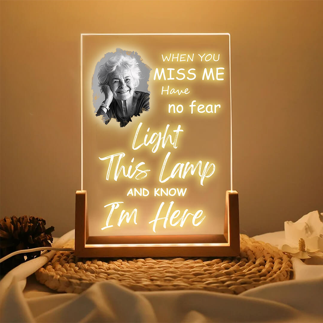 Personalisieren Sie die LED-Acrylplakette „Forever Missed“