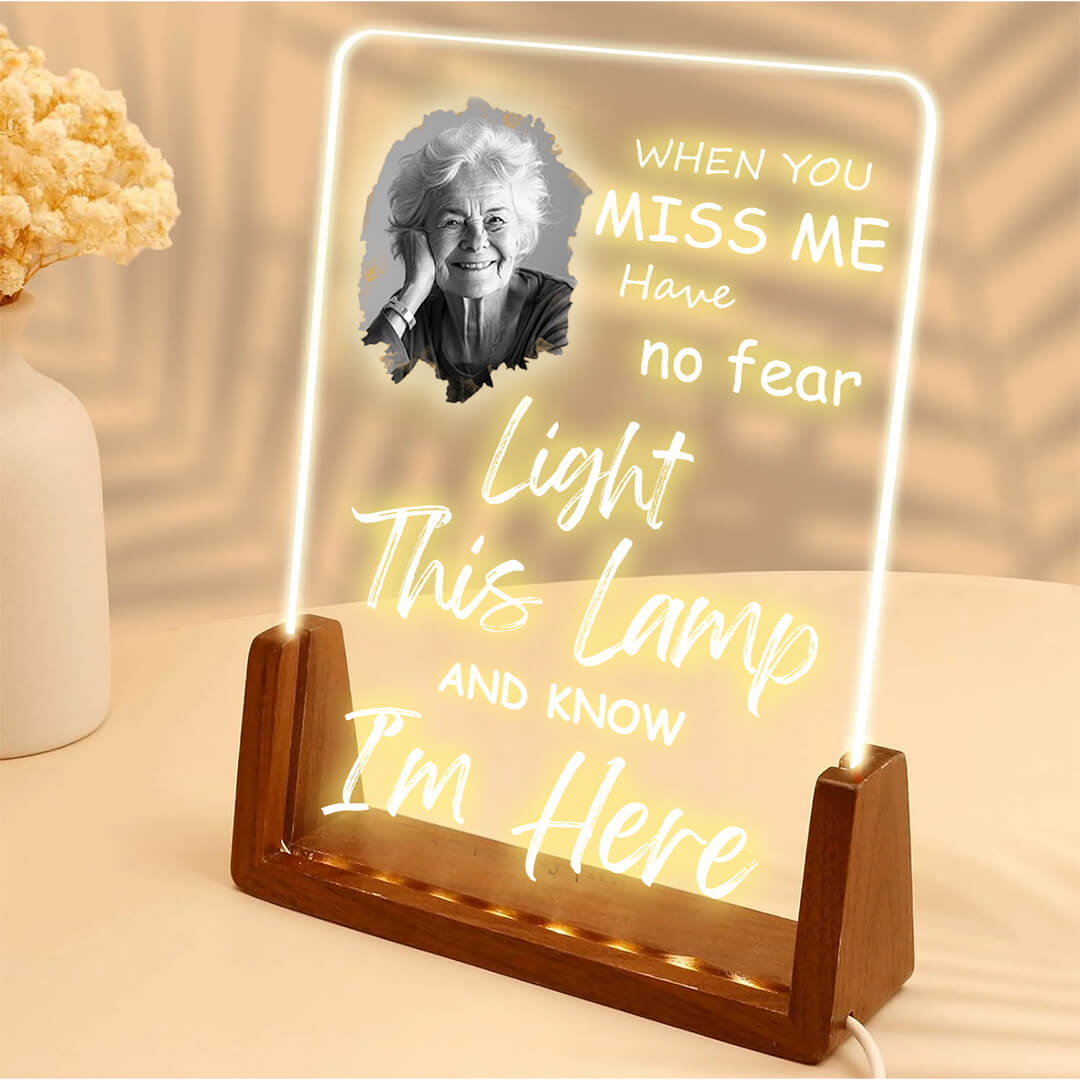 Personalisieren Sie die LED-Acrylplakette „Forever Missed“