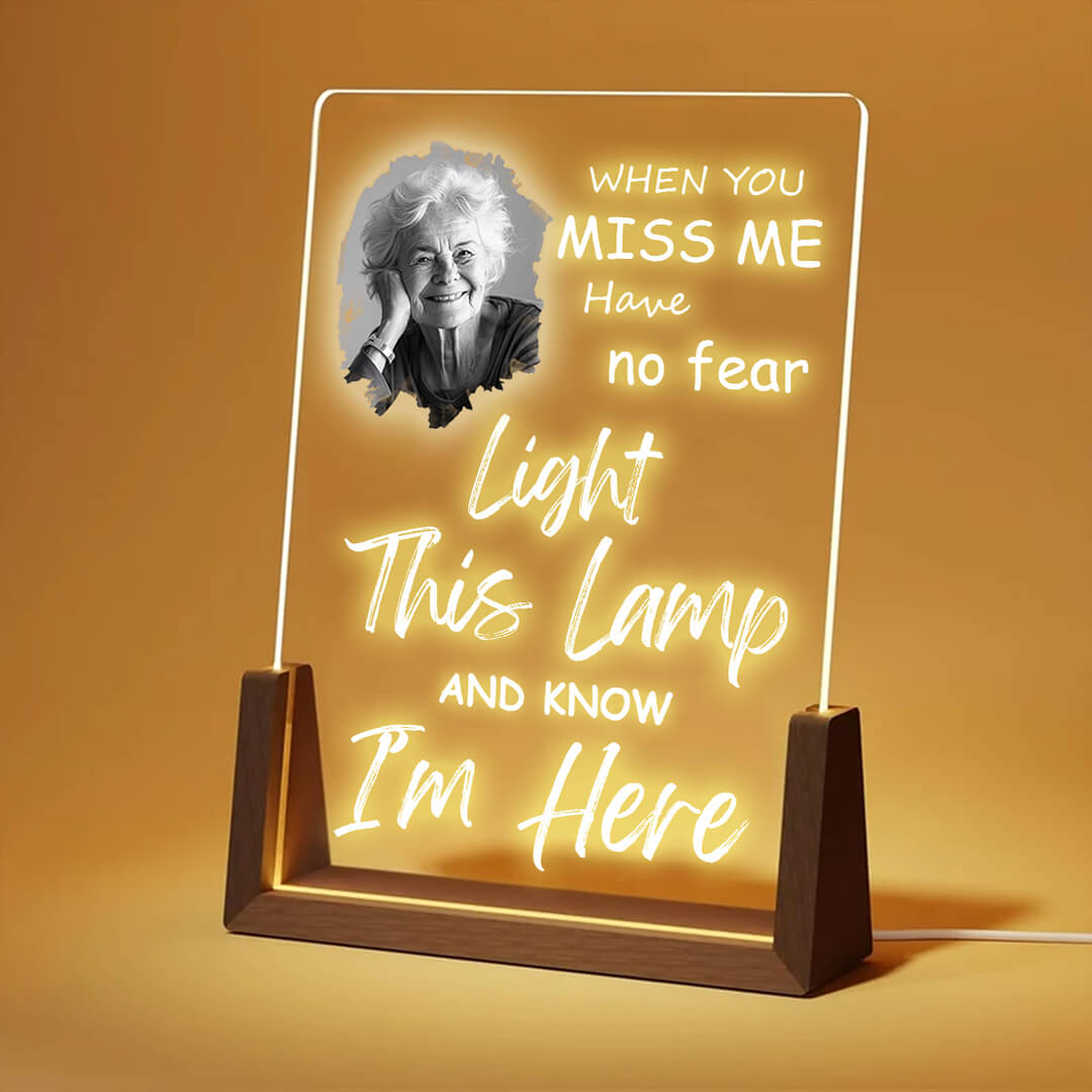 Personalisieren Sie die LED-Acrylplakette „Forever Missed“